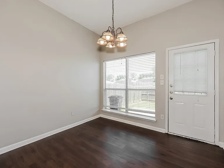 2400 Stagecoach St — Photo 6