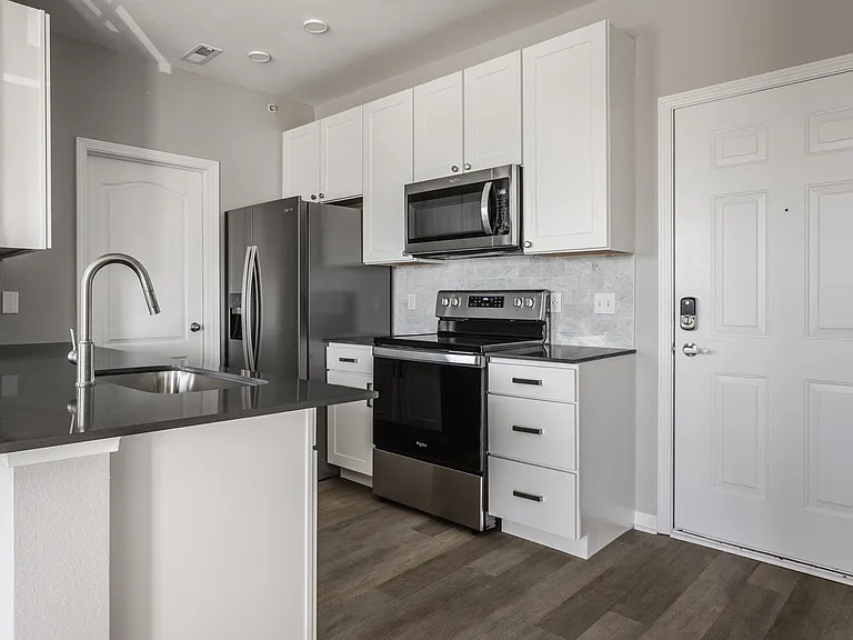 1411 Fairfax Manor Dr — Photo 6