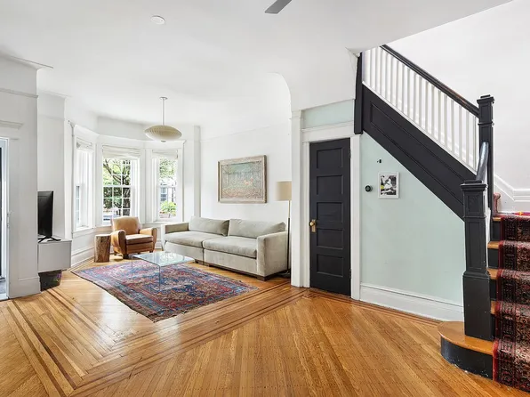 28 Stephens Ct, Brooklyn, NY 11226