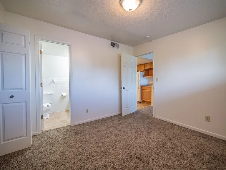 Campus View Apartments — Photo 15