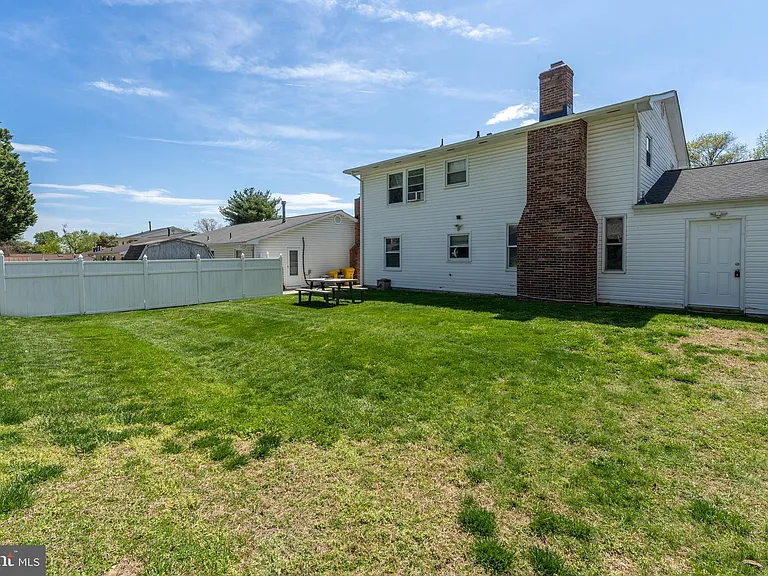 1908 Champlain Dr — Photo 38