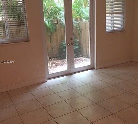 5th image of 2945 Coconut Ave APT 4
