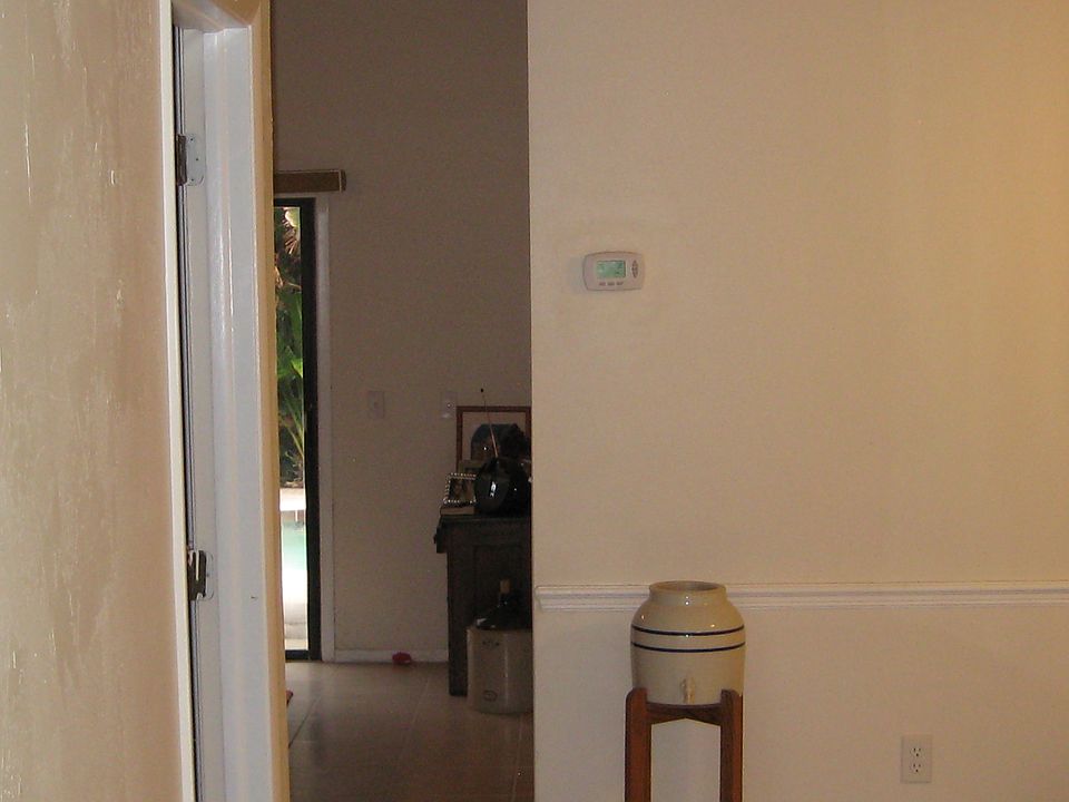1st image of 1561 Oak Park Ave