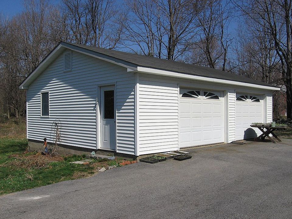 2nd image of 129 Bedell Ave