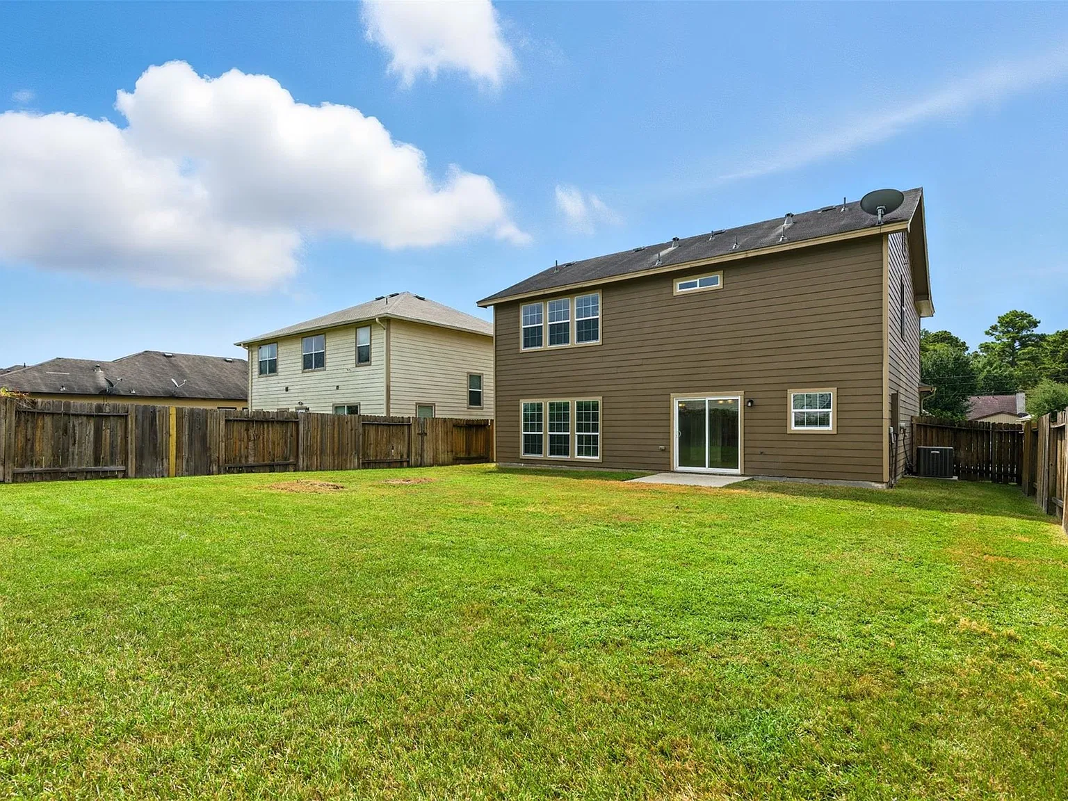 3 bed, 2.5 bath, 2086 sqft, $2,100 — Photo 3