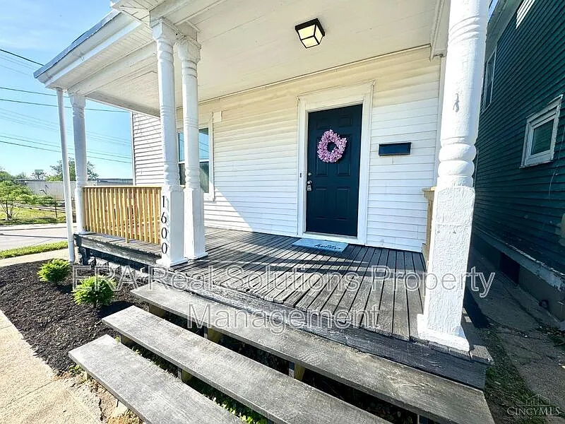 3 bed, 2.0 bath, $2,350 — Photo 3