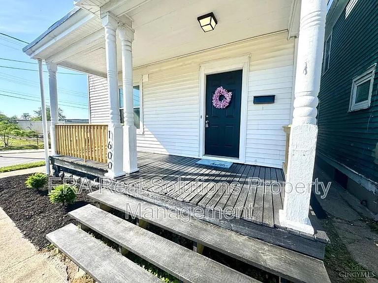 1600 Brewster Ave — Photo 3