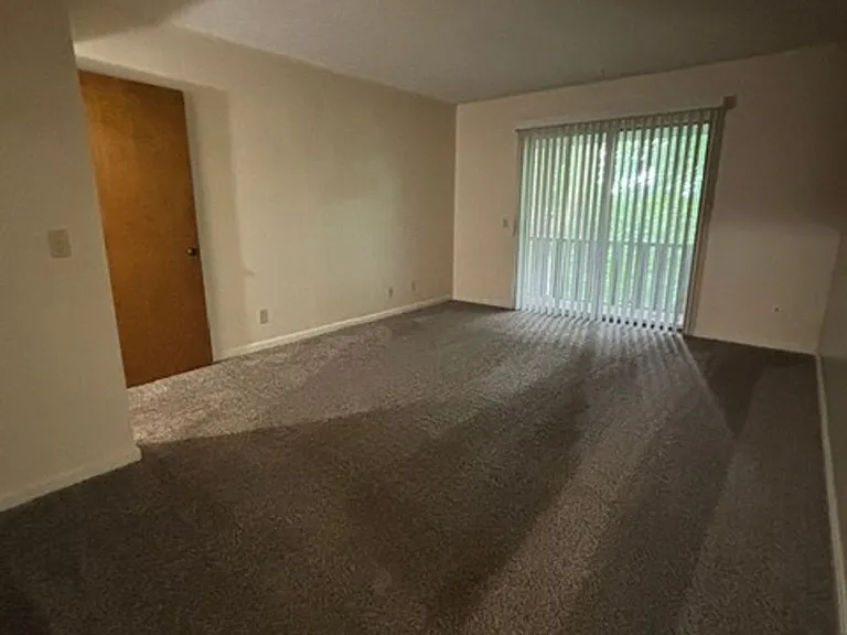 690 College Dr — Photo 4