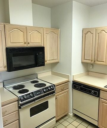 3rd image of 1 Towers Park Ln APT 310