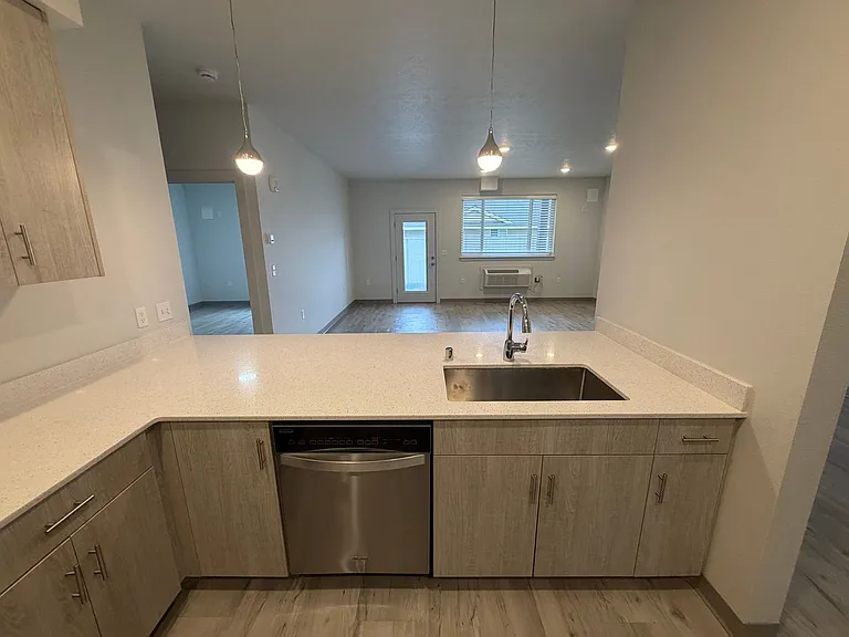 Nathan Apartments — Photo 18