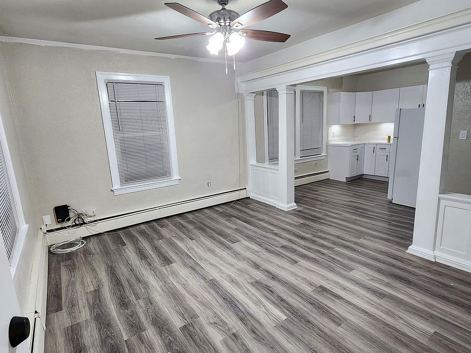1st image of 1164 Lonsdale Ave #1