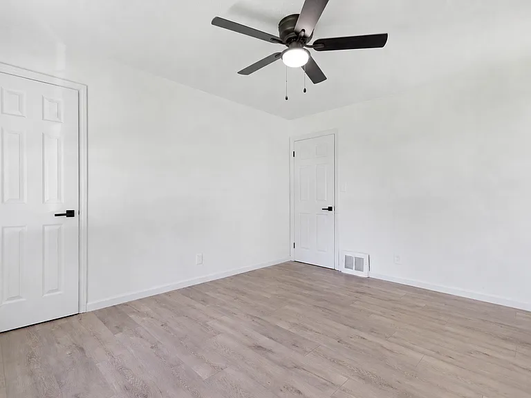 18601 Harlan Dr — Photo 6