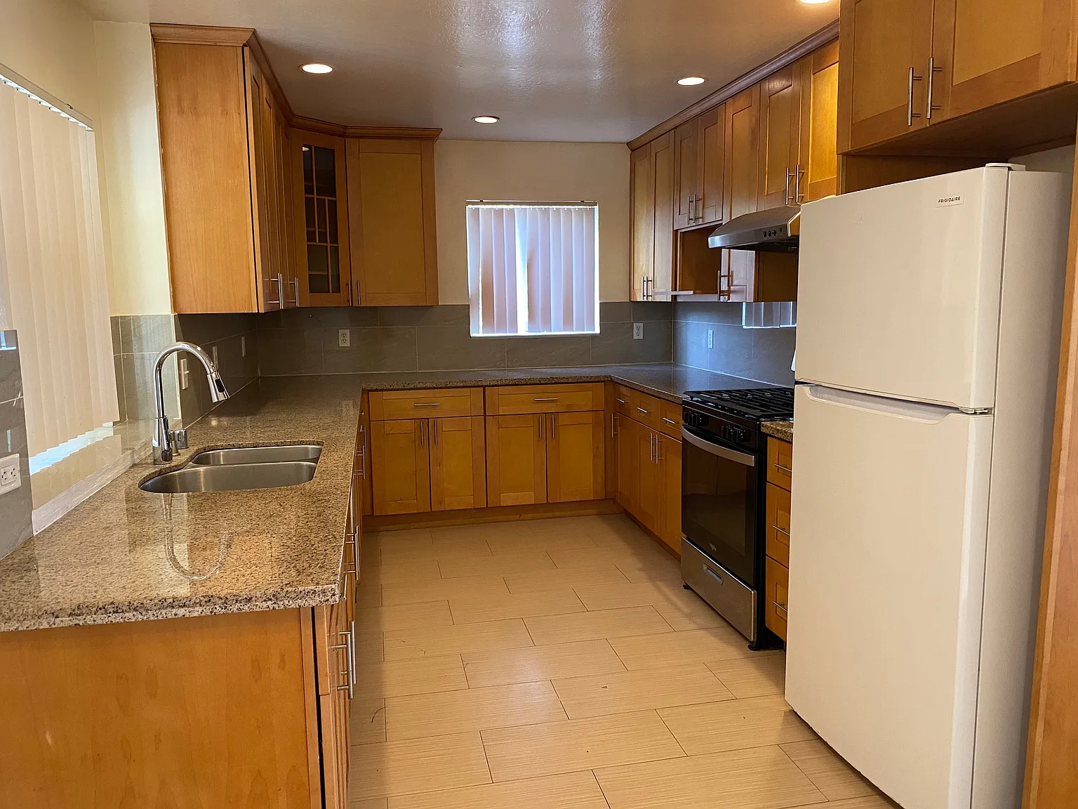 42 W Lake Dr — Photo 3