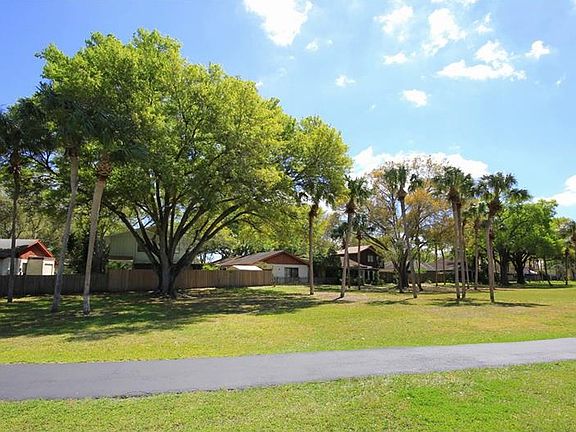 5th image of 10338 Rosemount Dr