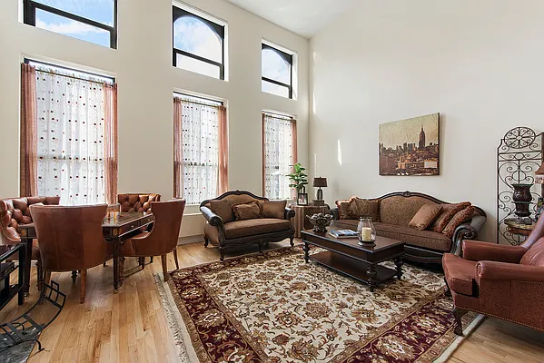 Rented by CORE | media 7