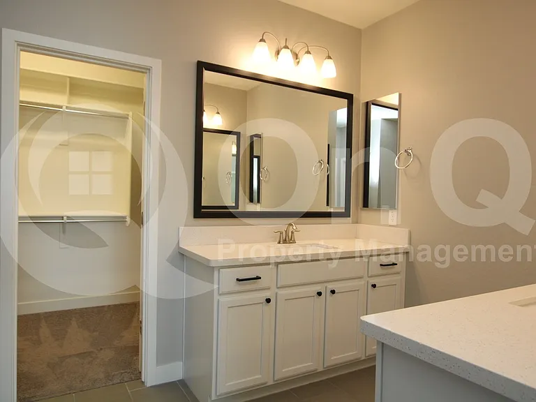 16535 W Desert Ln — Photo 8