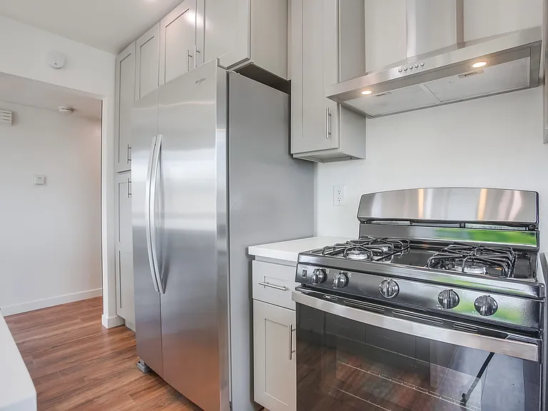 3977 Ingraham St #B — Photo 11