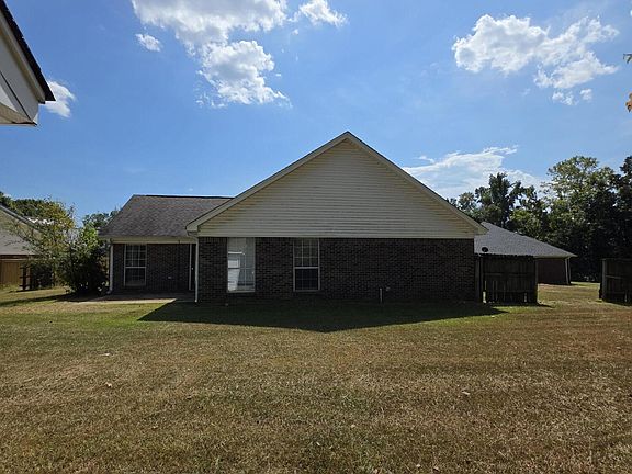 3rd image of 215 Ridgecrest Dr