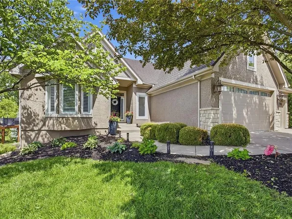 9926 Fountain Cir, Lenexa, KS 66220