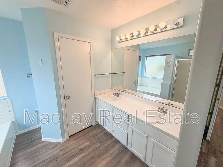 2934 E Blackhawk Dr — Photo 6