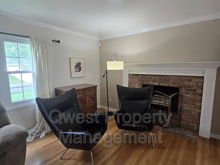2236 Elmwood Dr SE — Photo 3