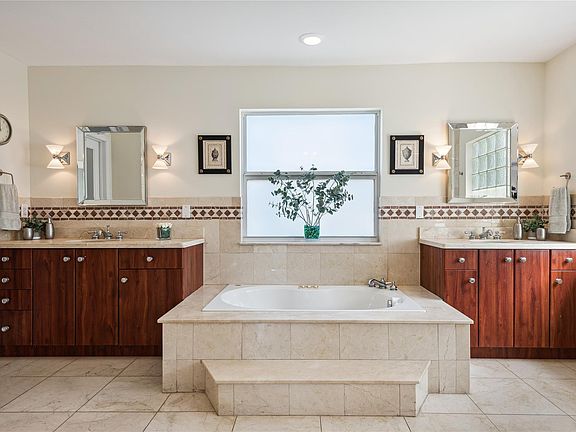 4th image of 5740 NE 22nd Terrace