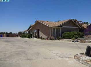 1351 N Cloverleaf Pl, Porterville, CA 93257
