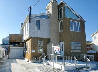903 Arctic St, Lindenhurst, NY 11757