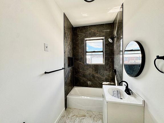 3rd image of 995 Summit Ave #405