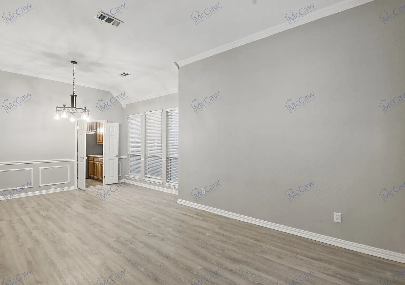 Immaculate Home in West Allen Prime Location with Spacious Layout! — Photo 3