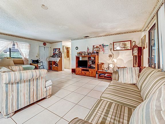 4th image of 115 Crawford Dr