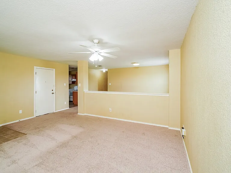 8007 Heights Valley — Photo 4