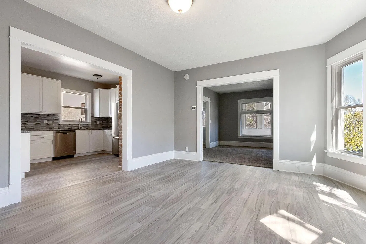 4 bed, $2,900 — Photo 1