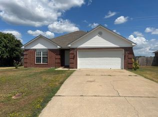 2400 Apple Blossom Ln, Conway, AR 72034