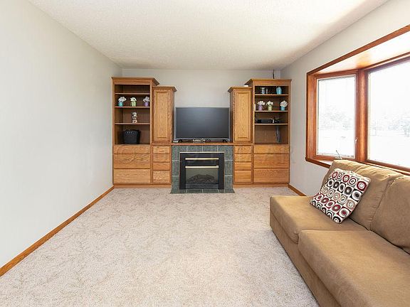 3rd image of 401 8th St W