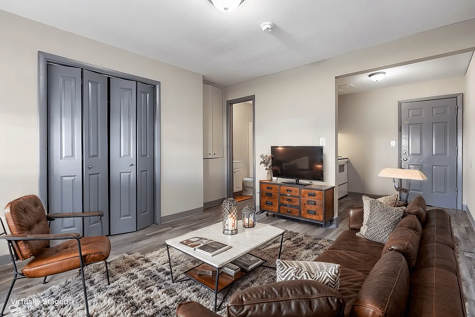 Saluki Apartments — Photo 1