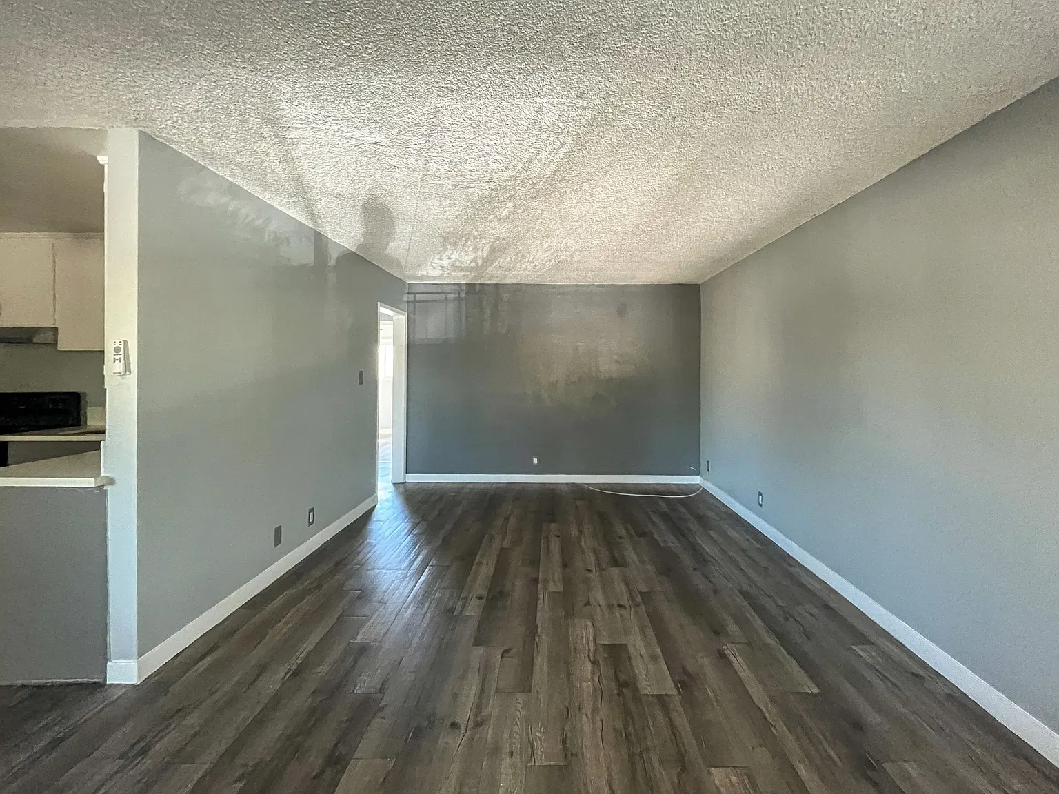 1092 Gladys Ave — Photo 3