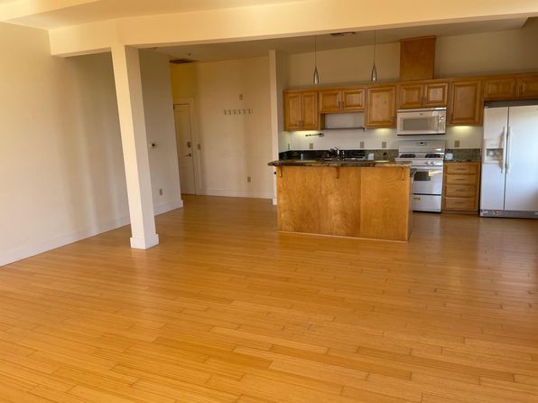 601 Main St #301