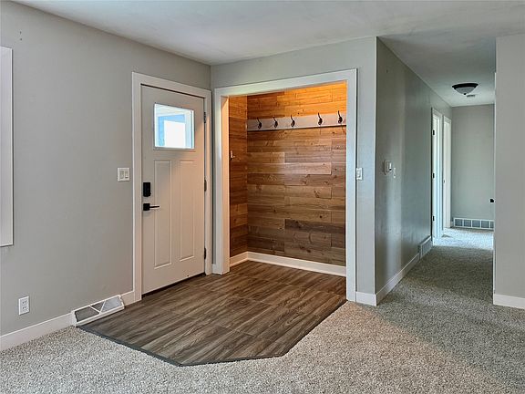 4th image of 101 E Railway St