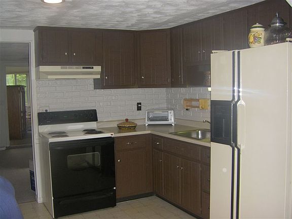 Kitchen - 2nd Floor **old photo-new refrigerator