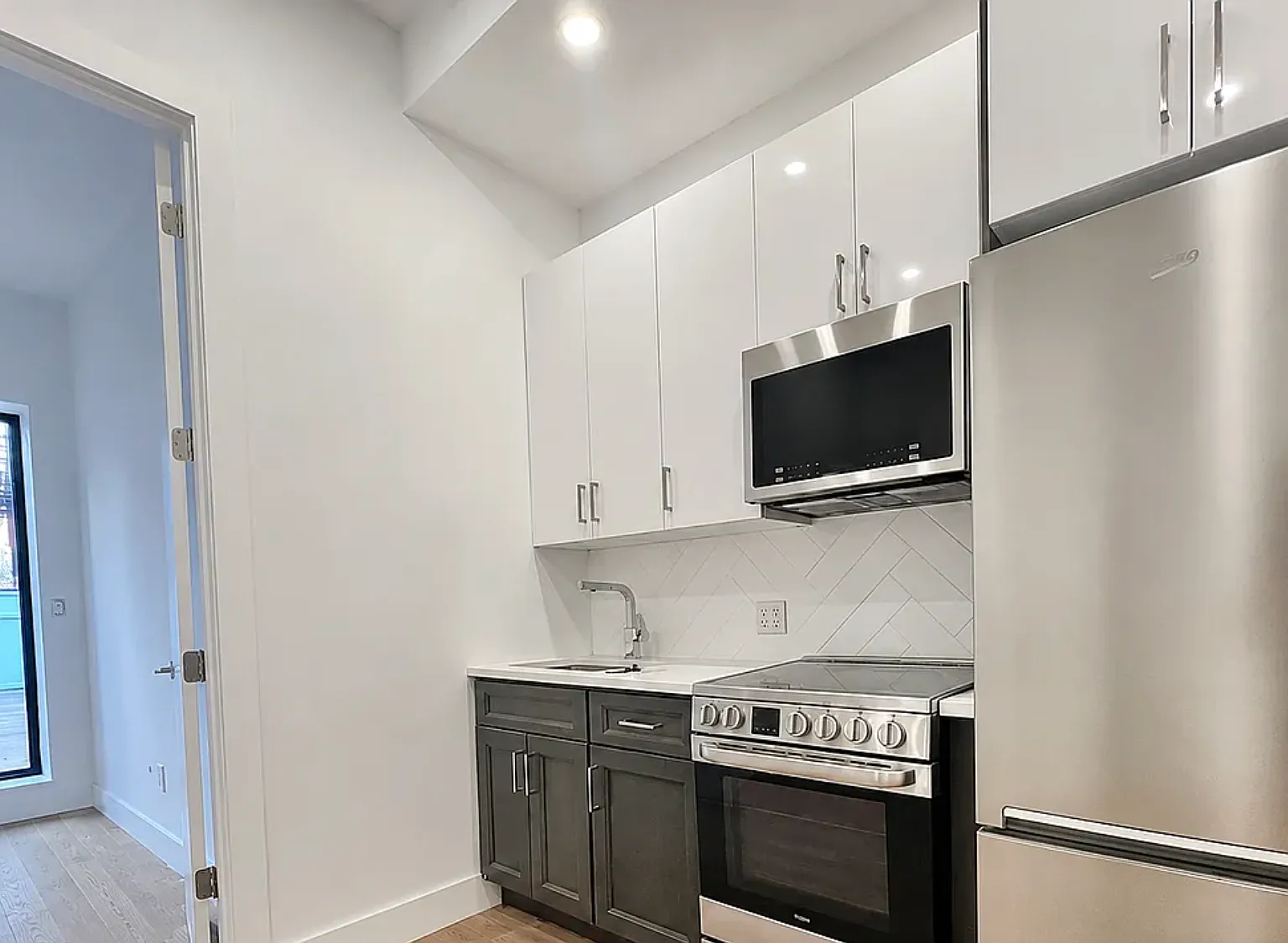 445 Dekalb Ave — Photo 2