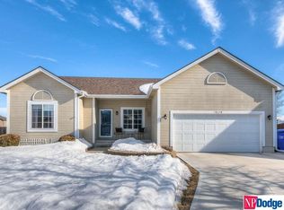 18630 Holmes Cir, Omaha, NE 68135