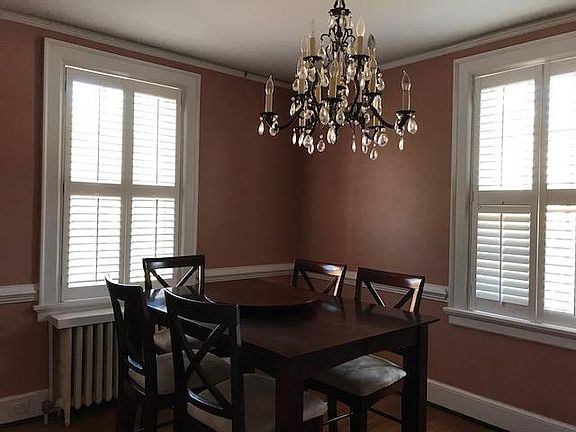 5th image of 121 Lady Astor St