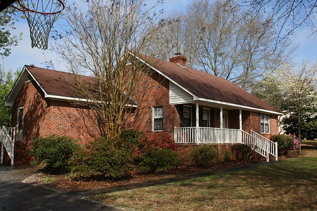 1st image of 4045 Creekmoor Dr