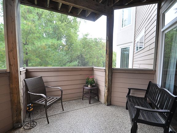 Private Screened in Balcony