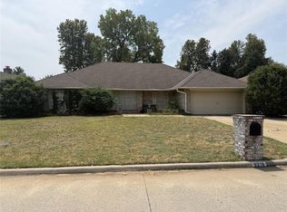 9216 Lansbrook Ln, Oklahoma City, OK 73132