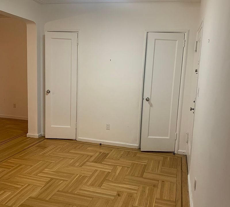 2nd image of 200 Haven Ave #Ee6