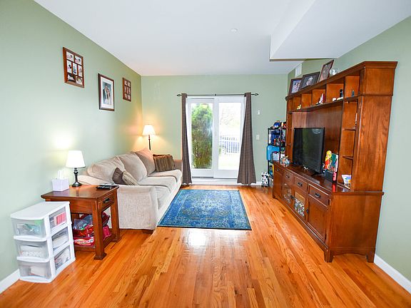 2nd image of 1930 Bergen Ave #1E