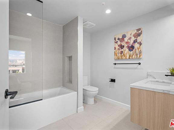 4th image of 321 S Oxford Ave #302