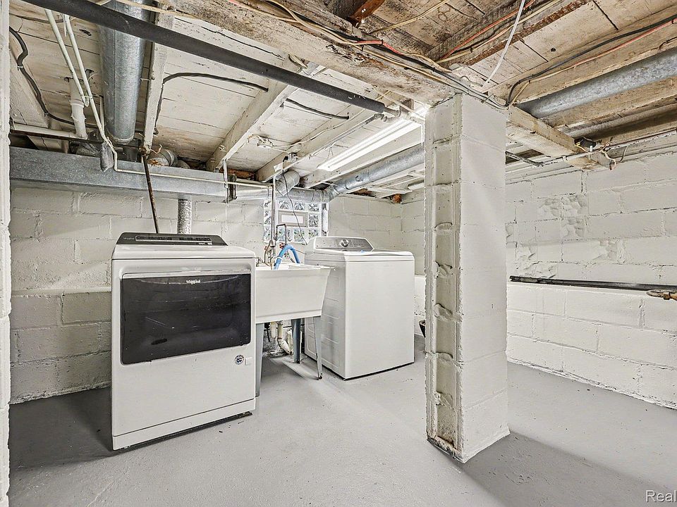 237 Pleasant St, photo 9